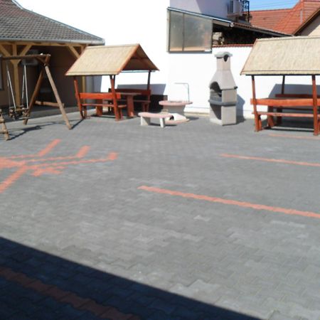 Oazis Apartman Harkany Bagian luar foto