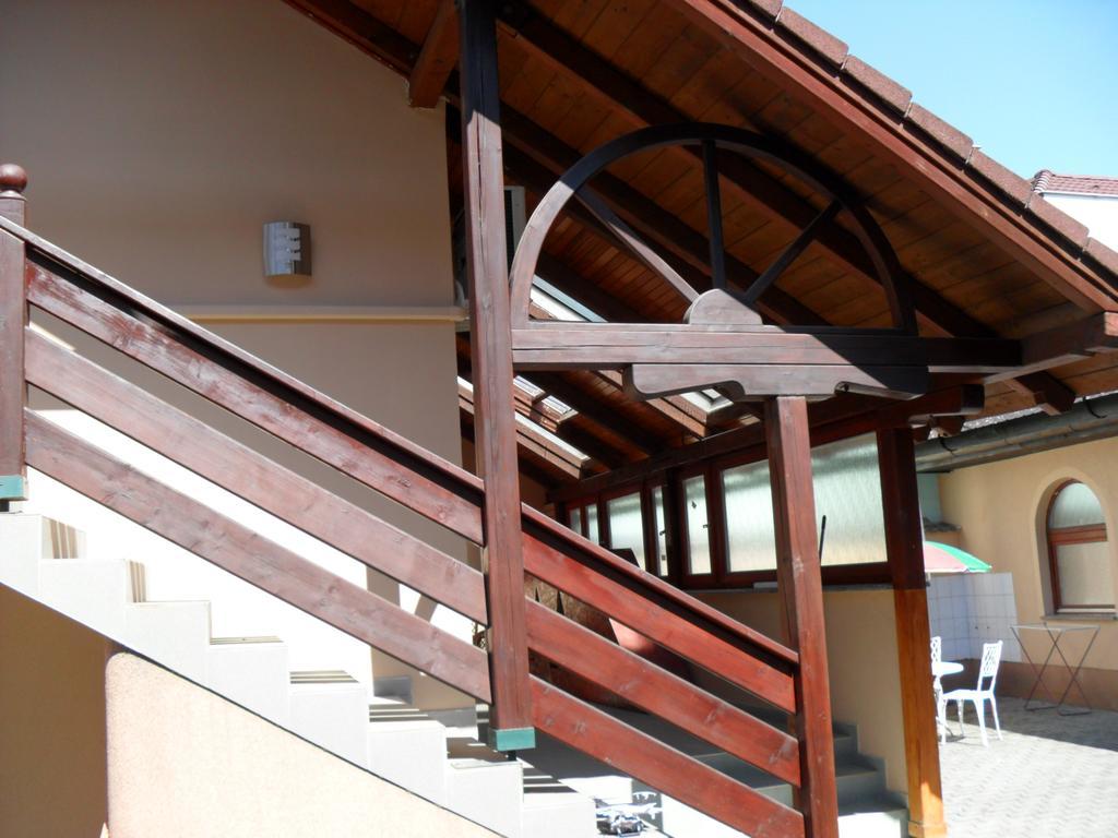 Oazis Apartman Harkany Bagian luar foto